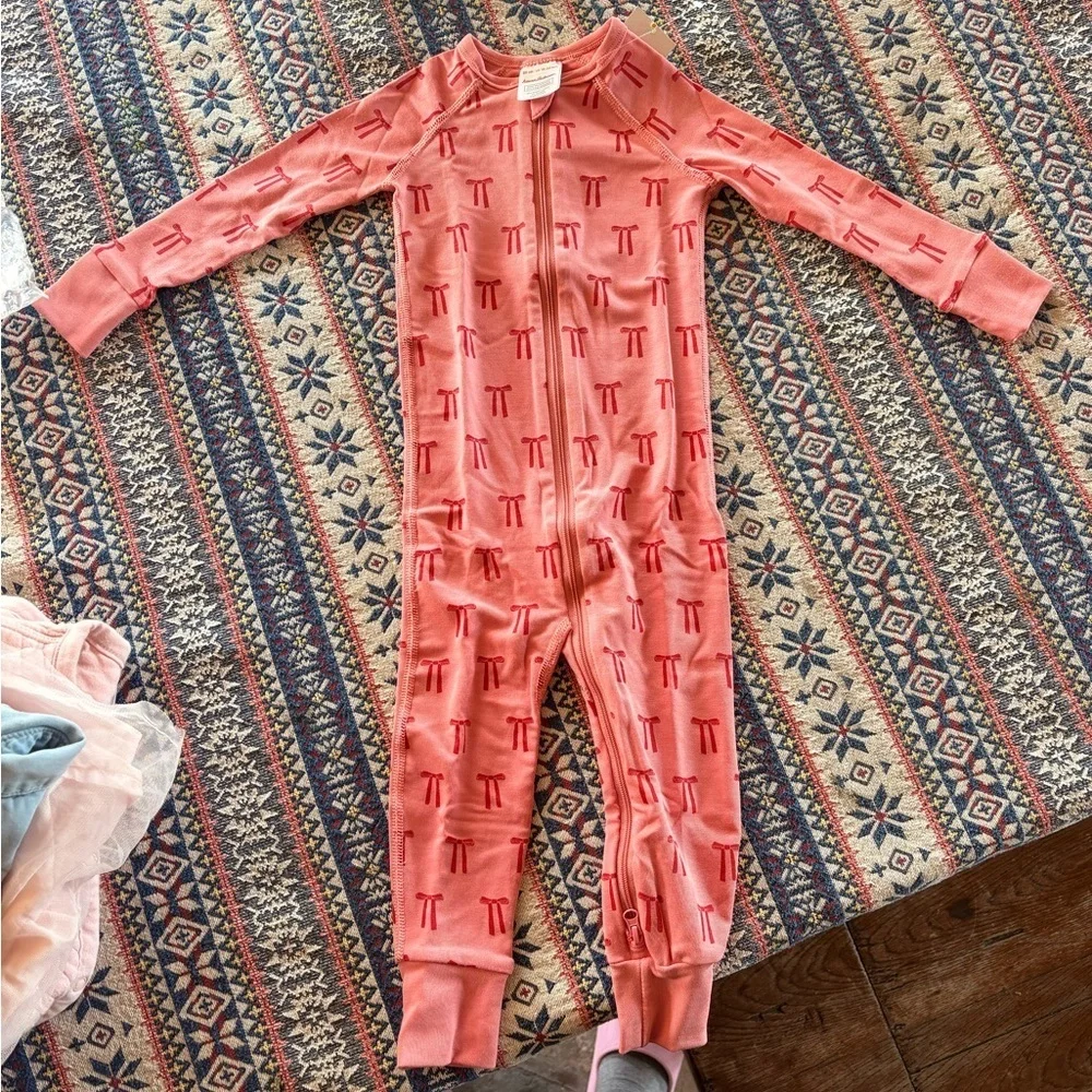 NWT Hanna Andersson Pink and Red Bow Hanna Soft Sleeper Pajamas Footies